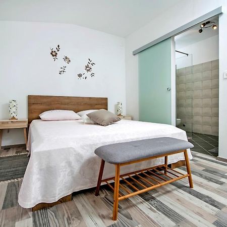 Paola Cozy Apartment Rovinj Exterior photo