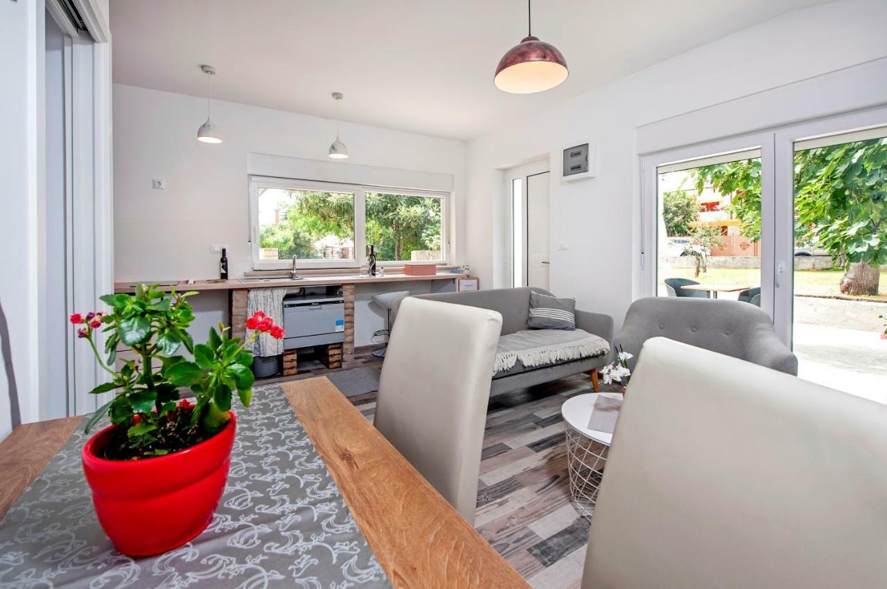 Paola Cozy Apartment Rovinj Exterior photo